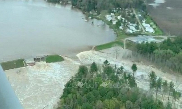Hàng chục nghìn người phải sơ tán do vỡ đập ở Mỹ