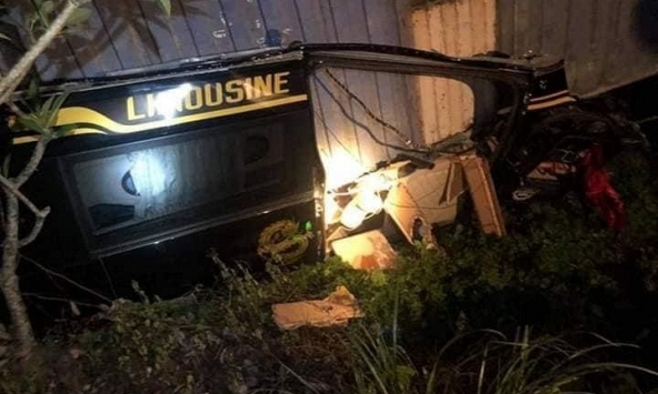 Hiện trường vụ xe khách bị container đè bẹp, 3 người tử vong tại chỗ