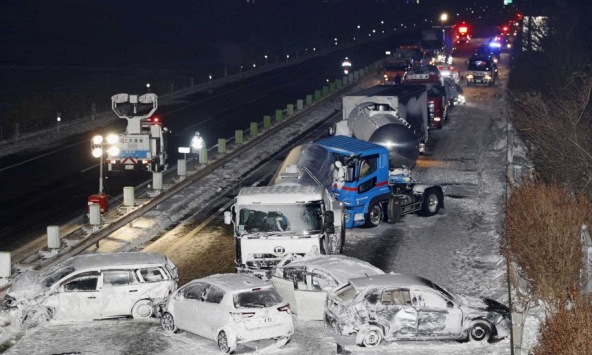 Hơn 130 ô tô tông vào nhau trên cao tốc Nhật Bản