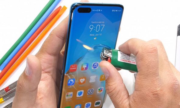 Huawei P40 Pro liệu có sống sót sau màn tra tấn bằng dao rọc giấy, hơ lửa và bẻ cong?