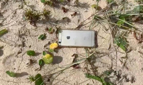 iPhone 6s sống sót sau khi rơi từ máy bay xuống đất