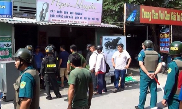 Kẻ trộm ôm bình gas cố thủ suốt 5 tiếng