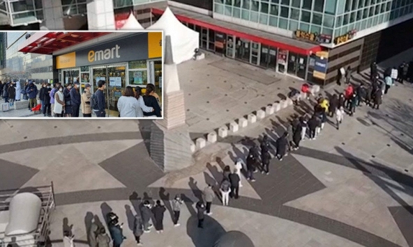 Người Hàn xếp hàng hơn 1km mua khẩu trang phòng dịch COVID-19