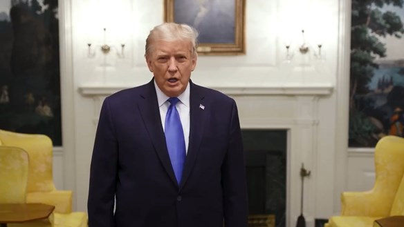 Ông Trump gửi video trấn an mọi người khi nhập viện