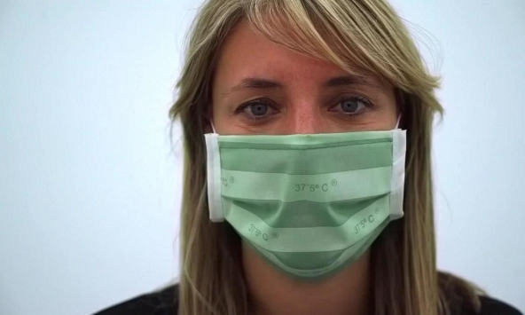 Tây Ban Nha tạo ra khẩu trang đổi màu khi người dùng bị sốt