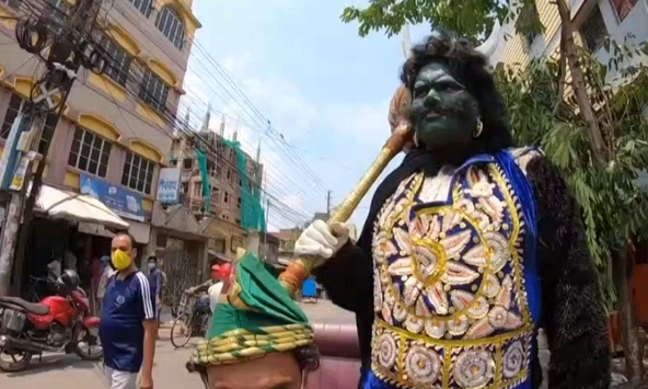 'Thần chết' ở Ấn Độ nhắc mọi người ở nhà giữa đại dịch COVID-19