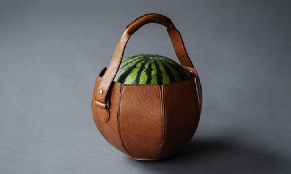 Túi xách sang trọng được thiết kế chuyên để... đựng dưa hấu tại Nhật Bản