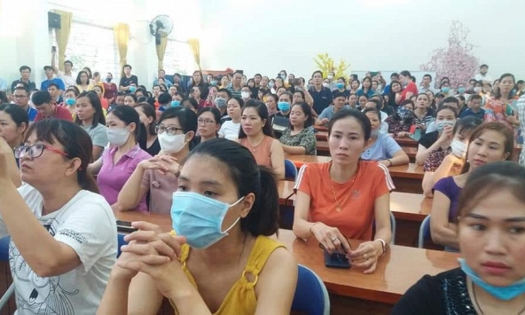 Vụ bữa ăn bán trú kém chất lượng: Hàng trăm phụ huynh Trường Trần Thị Bưởi 'cướp' diễn đàn, tự bầu cử ban đại diện cha mẹ học sinh