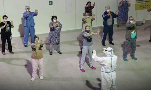 Bệnh nhân COVID-19 Nga tập thái cực quyền để nhanh hồi phục