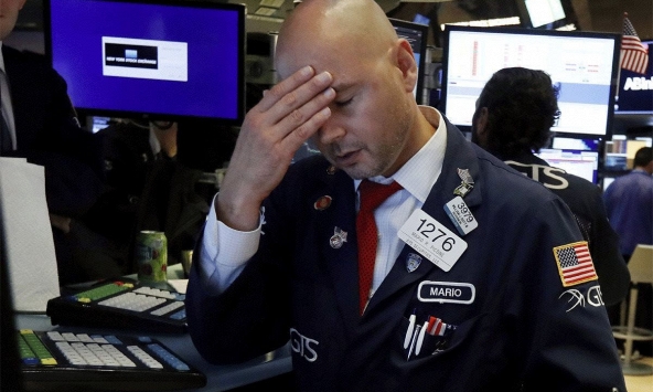 Chứng khoán Mỹ giảm mạnh, nhà đầu tư bán tháo tài sản rủi ro