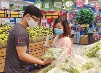 Loạt các siêu thị khuyến mãi hải sản, heo, bò...