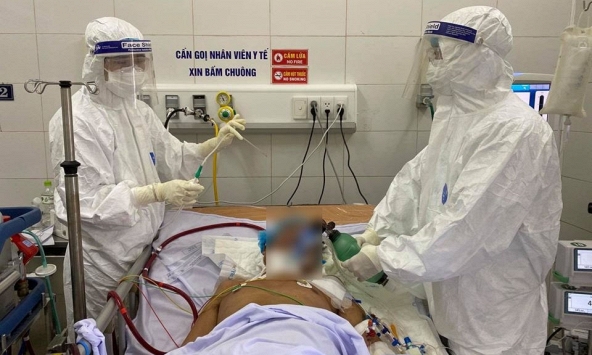 Nam nhân viên sân bay Vân Đồn mắc COVID-19 viêm phổi nặng