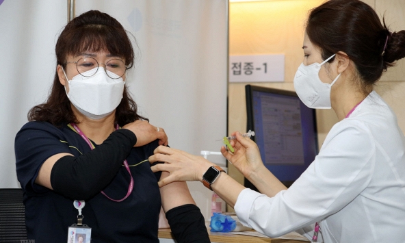 Hàn Quốc điều tra 2 trường hợp tử vong sau khi tiêm vắcxin AstraZeneca