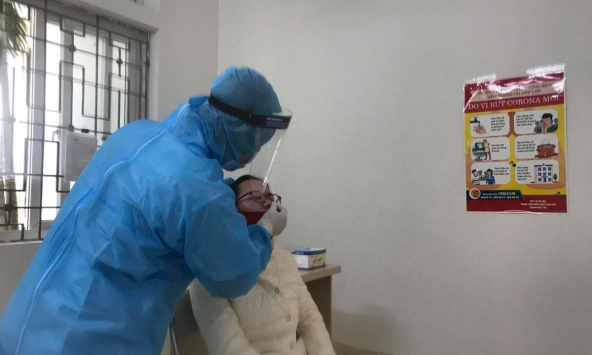 COVID-19 sáng 10/2: Việt Nam có 1 nhiễm  trong cộng đồng, gần 100.000 người cách ly chống dịch