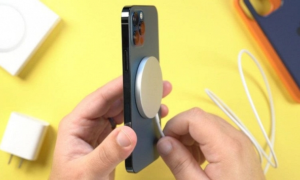 Apple sẽ bỏ cổng sạc Lightning trên iPhone thế hệ mới?