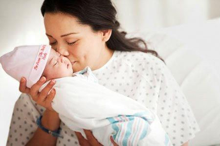 Thưởng tiền cho phụ nữ sinh đủ hai con trước 35 tuổi ở 21 tỉnh, thành 