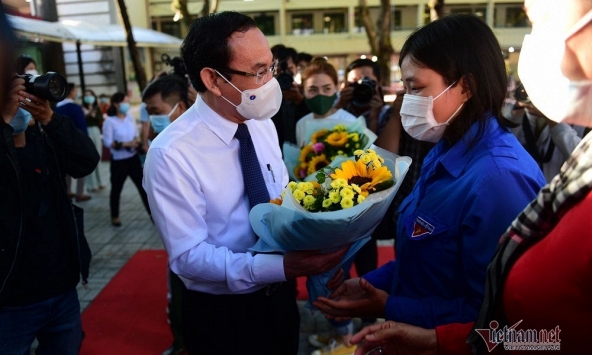 Nữ cử nhân TP.HCM nhập ngũ, hồi hộp chờ khoác áo xanh ra thao trường