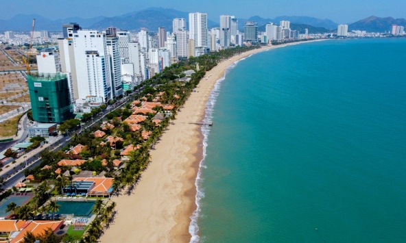 Thu lại mặt biển Nha Trang làm bãi tắm công cộng - muộn còn hơn không
