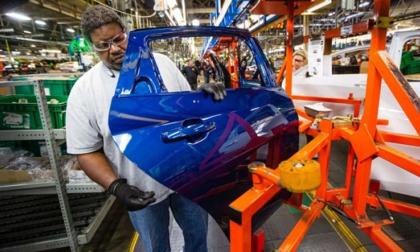 GM gia hạn ngưng sản xuất do khan hiếm chip toàn cầu