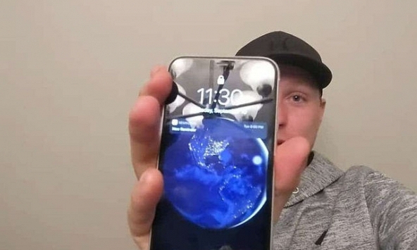 Ngâm 6 tháng dưới hồ nước nước lạnh, iPhone 11 vẫn hoạt động