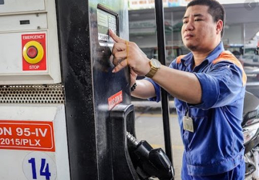 Giá xăng có thể tăng mạnh 600 đồng/lít vào ngày 12/3