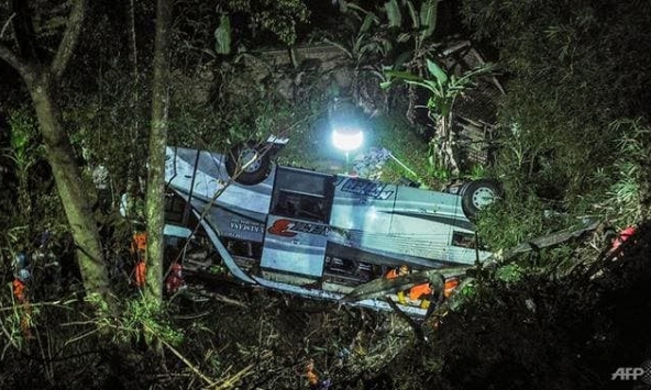 Indonesia: Xe chở học sinh lao xuống vực, 29 người thiệt mạng