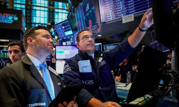 Chứng khoán Mỹ tăng kỷ lục sau khi Tổng thống Joe Biden ký gói cứu trợ 1.900 tỷ USD