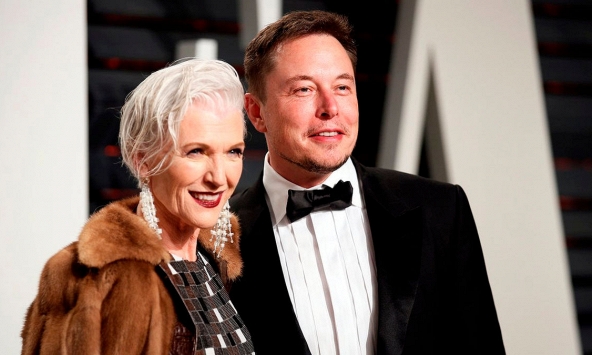 Mẹ tỷ phú Elon Musk viết sách truyền cảm hứng cho phụ nữ