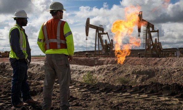 Giá dầu giảm nhẹ ngay phiên đầu tuần