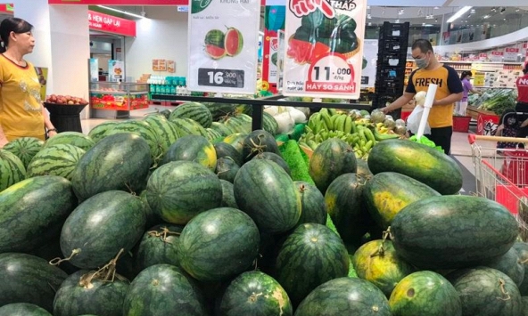 Thị trường thực phẩm 20/3: Dưa hấu tăng giá trở lại