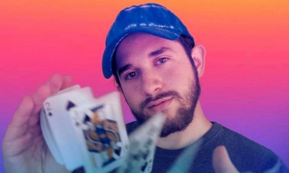 Thành triệu phú nhờ đăng video trên Snapchat