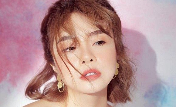 Thái Trinh bức xúc tố nhân viên gameshow 'quấy rối'