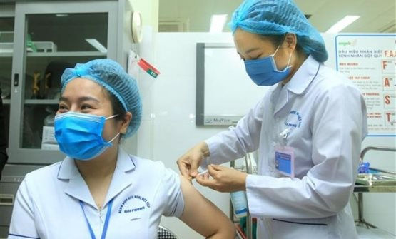 Hôm nay TP.HCM tiêm vaccine COVID-19 cho 8.000 nhân viên chống dịch