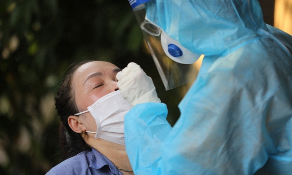 COVID-19 chiều 23/3: Việt Nam có 1 ca nhiễm nhập cảnh, thế giới thêm 400.000