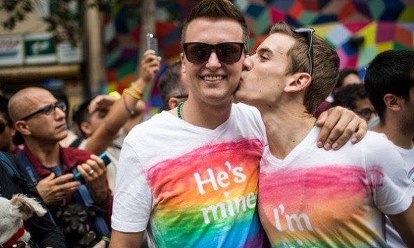 Biết con đồng tính, cha mẹ nên làm gì?
