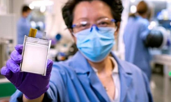 Các nhà sản xuất ô tô điện phải 'gồng mình' vì chi phí nguyên liệu pin tăng cao