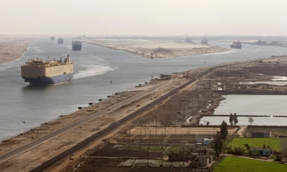 Siêu tàu container mắc kẹt khiến kênh đào Suez tắc nghẽn 