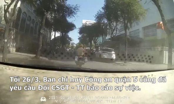 CSGT hú còi ‘mở đường’ cho xe chở sản phụ đến bệnh viện