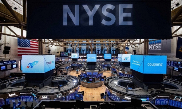 Phố Wall kết thúc tuần giao dịch nhiều biến động với mức tăng điểm cao