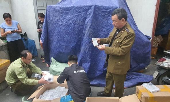 Phát hiện hàng ngàn pin dự phòng Samsung giả