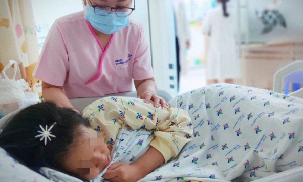 Học sinh lớp 7 uống thuốc tự tử do bị bạn bè tẩy chay trên facebook