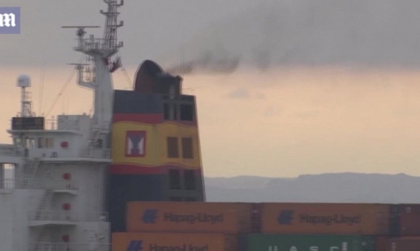 Tàu lưu thông tấp nập trở lại trên kênh đào Suez