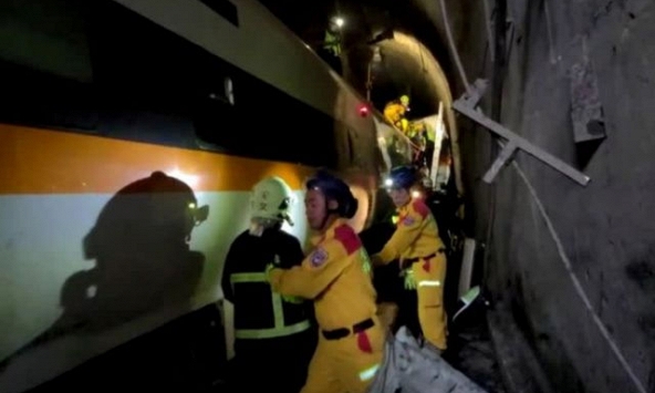 Hiện trường tai nạn đường sắt thảm khốc ở Đài Loan