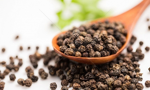 Giá tiêu cuối tuần giảm 1.000 đồng/kg