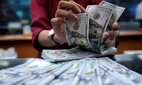 Nhà đầu tư chốt lời, USD rơi khỏi đỉnh 5 tháng