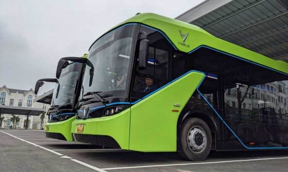 Xe buýt điện của Vingroup chính thức lăn bánh tại Hà Nội