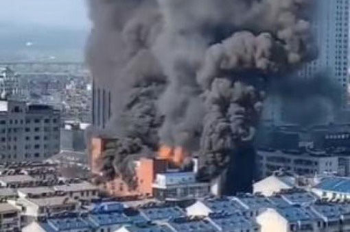 Cháy trung tâm thương mại Trung Quốc, 4 người thiệt mạng