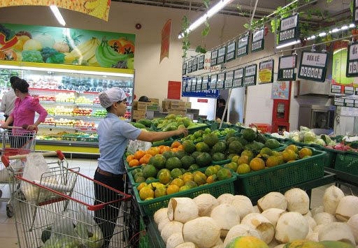 Thực phẩm ngày 12/4: Nắng nóng giá dừa tươi tăng mạnh