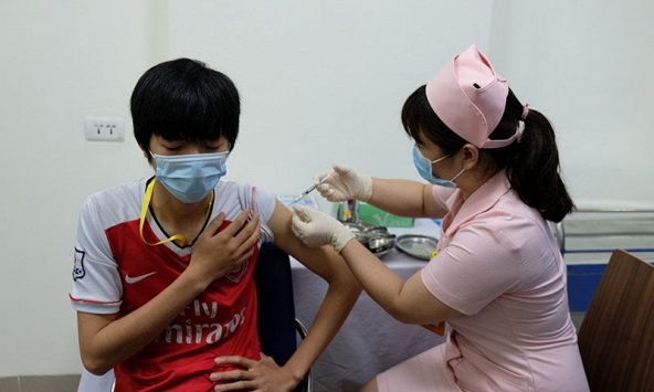 6 tình nguyện viên đầu tiên đã tiêm thử nghiệm mũi 2 vaccine COVIVAC hôm nay