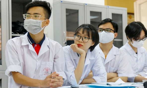 Nhiều trường đại học ở TP.HCM tăng học phí lên gấp đôi 